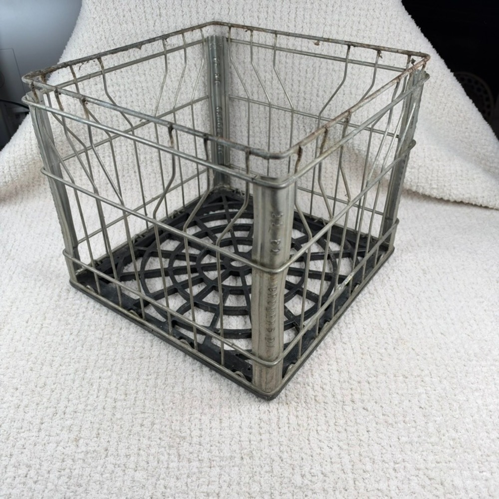 Vintage Grocers DX Metal Wire Milk Crate Industrial Storage Bin 13x13x11 Rustic